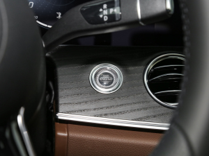 2022Ŀ E 300 L \ӺA п؅^