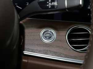 2022Ŀ E 300 L A п؅^(q)