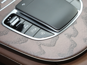 2022Ŀ E 300 L A п؅^(q)