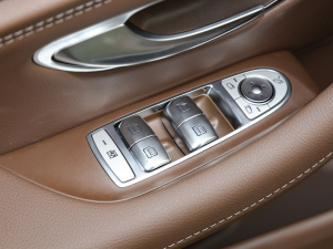 2022Ŀ E 300 L A п؅^