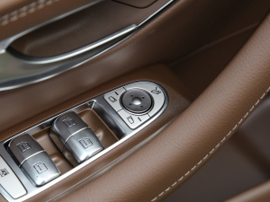 2022Ŀ E 300 L A п؅^