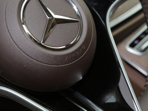 2022Ŀ E 300 L A п؅^