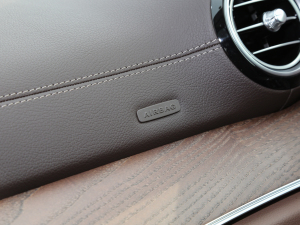 2022Ŀ E 300 L A п؅^