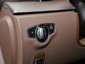 2022Ŀ E 300 L A п؅^