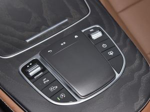 2022款改款 E 300 L 运动尊贵型 音响调节