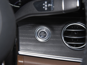 2022Ŀ E 300 L \F п؅^