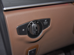 2022Ŀ E 300 L \F п؅^