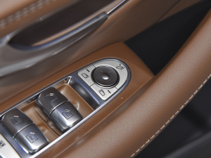 2022Ŀ E 300 L \F п؅^