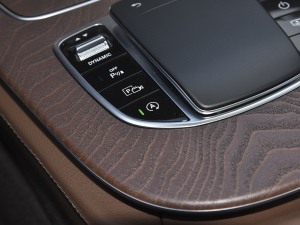 2022Ŀ E 300 L F п؅^