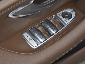 2022Ŀ E 300 L F п؅^