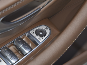 2022Ŀ E 300 L F п؅^