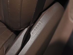 2022Ŀ E 300 L F п؅^