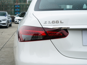 2022Ŀ E 300 L \ӕr ^