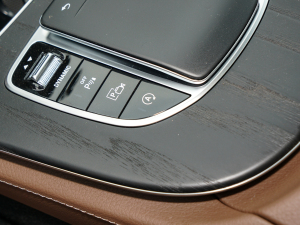 2022Ŀ E 300 L \ӕr п؅^(q)