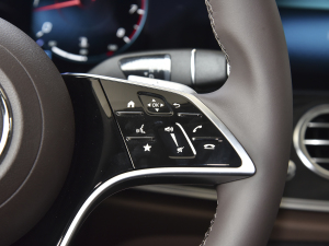 2022Ŀ E 300 L A п؅^(q)