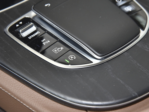 2022Ŀ E 300 L A п؅^