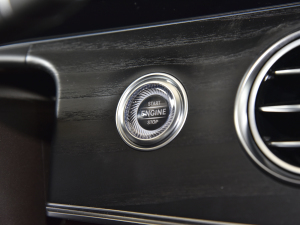 2022Ŀ E 300 L A п؅^(q)