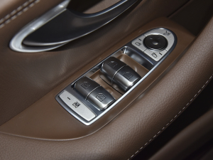 2022Ŀ E 300 L A п؅^