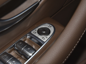 2022Ŀ E 300 L A п؅^