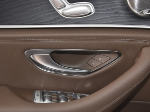 2022Ŀ E 300 L A п؅^