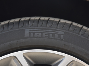 2022Ŀ E 300 L \ӺA ݆̥Ʒ