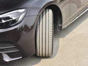 2022Ŀ E 300 L \(yn)ӺA (x)(ji)^