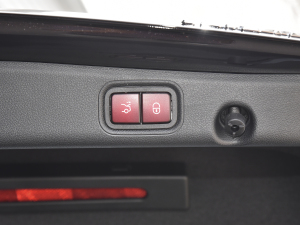 2022Ŀ E 300 L \(yn)(dng)A g