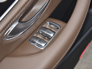 2022Ŀ E 300 L \ӺA ܇ƅ^