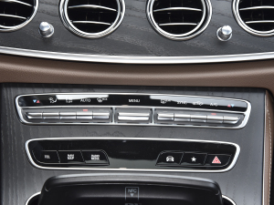 2022Ŀ E 300 L \ӺA {{