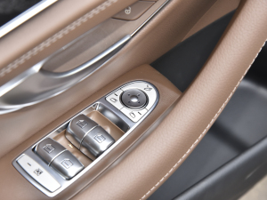 2022Ŀ E 300 L \ӺA п؅^