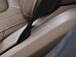 2022Ŀ E 300 L \ӺA п؅^