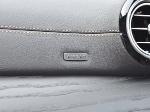 2022Ŀ E 300 L \ӺA п؅^