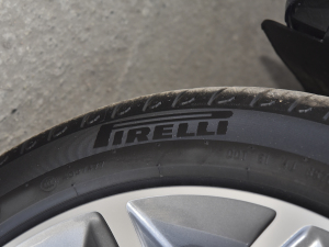 2022Ŀ E 300 L \ӕr ݆̥Ʒ