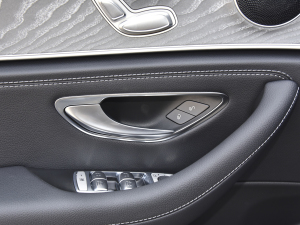 2022Ŀ E 300 L \ӕr п؅^