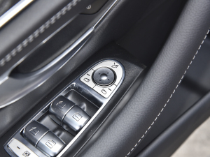 2022Ŀ E 300 L \ӕr п؅^