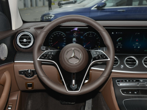 2022Ŀ E 300 L  