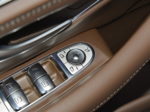 2022Ŀ E 300 L F п؅^