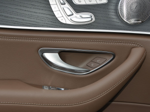 2022Ŀ E 300 L F п؅^