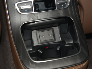 2022Ŀ E 300 L F п؅^