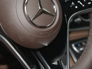 2022Ŀ E 300 L F п؅^