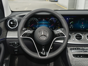 2022Ŀ E 300 L ʱ 