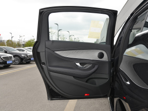 2022Ŀ E 300 L r ܇T