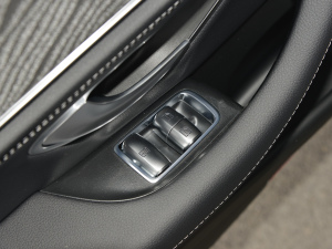 2022Ŀ E 300 L r ܇ƅ^