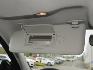 2022Ŀ E 300 L r ꖰ壨