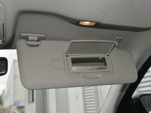 2022Ŀ E 300 L r ꖰ壨ң