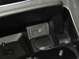 2022Ŀ E 300 L r п؅^