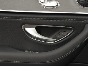 2022Ŀ E 300 L r п؅^