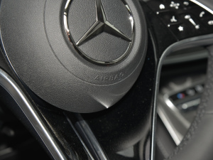 2022Ŀ E 300 L r п؅^