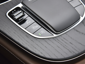 2022Ŀ E 260 L п؅^