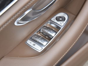 2022Ŀ E 260 L п؅^